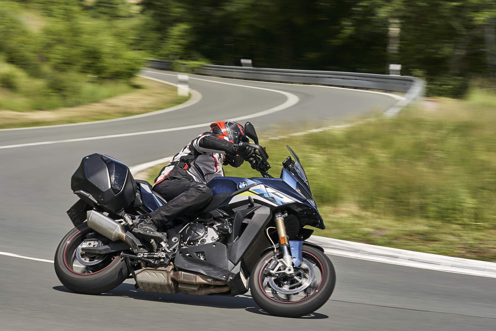 BMW S 1000 XR vs Suzuki GSX 1000 GX